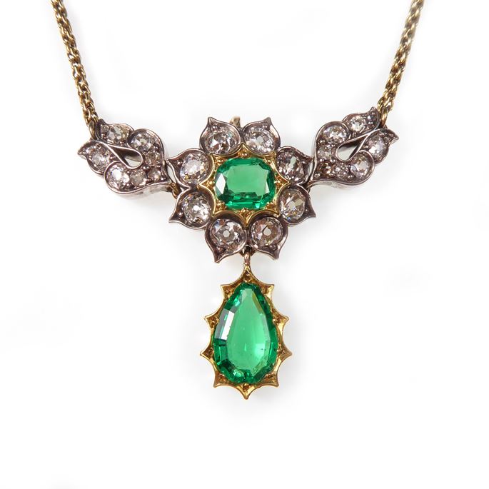 Emerald and diamond pendant chain necklace | MasterArt